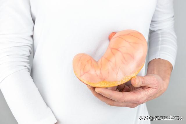 身体出现这些异常表现,可能是胃酸过多,这6种食物最好不要吃
