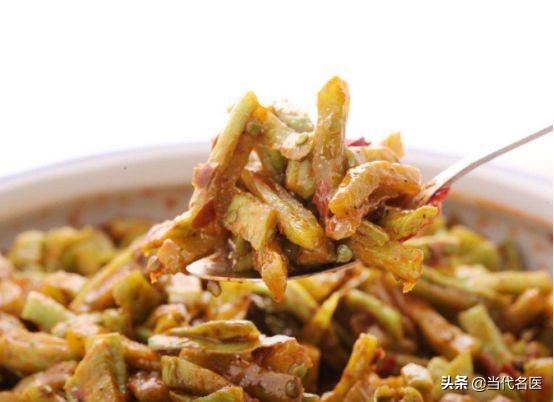 远离脑中风,记住少吃4种"诱发"的食物,中风不敢发作