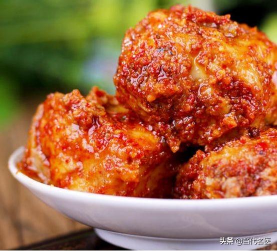 远离脑中风,记住少吃4种"诱发"的食物,中风不敢发作