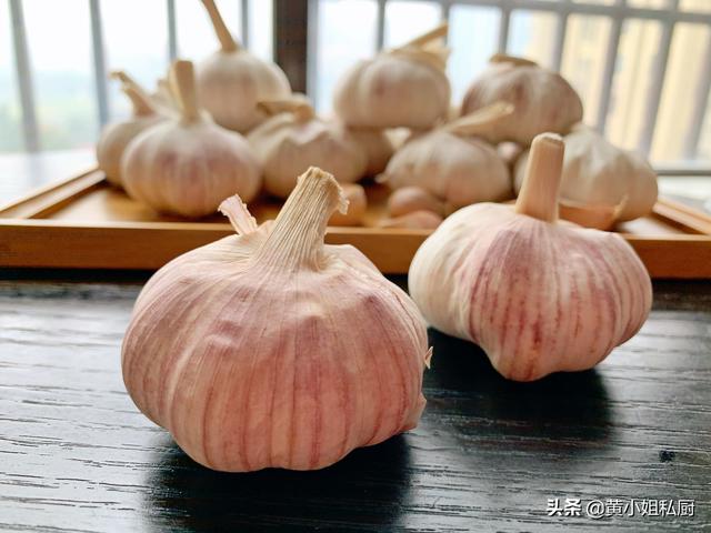大蒜容易干瘪发芽坏掉,原来这些储存方法很多人不知道,先收藏了
