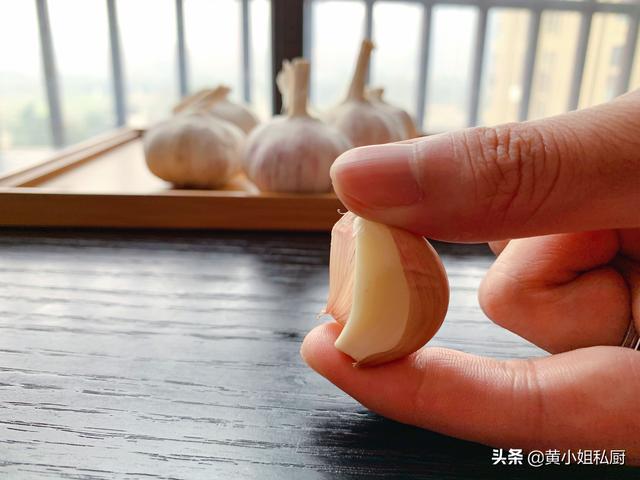 大蒜容易干瘪发芽坏掉,原来这些储存方法很多人不知道,先收藏了