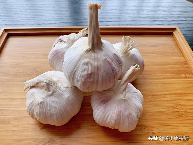 大蒜容易干瘪发芽坏掉,原来这些储存方法很多人不知道,先收藏了