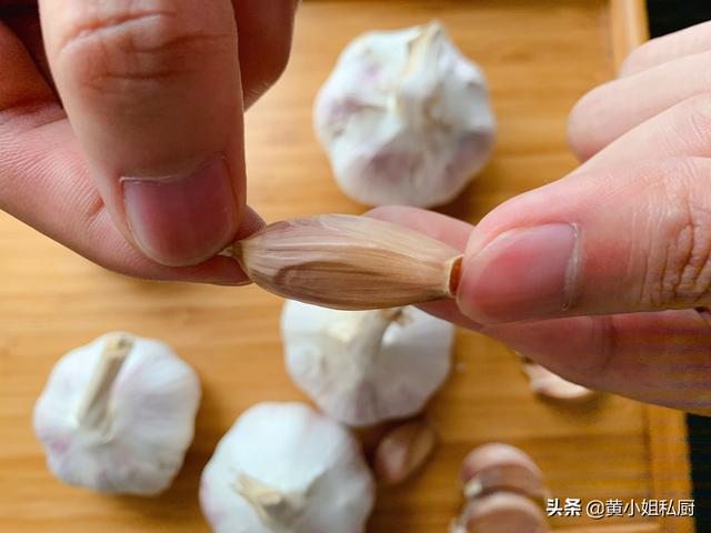 大蒜容易干瘪发芽坏掉,原来这些储存方法很多人不知道,先收藏了