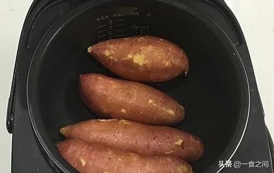 不用烤箱不加一滴水,也能做烤红薯?直接把红薯放进电饭煲,出锅