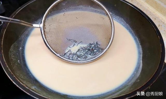 想喝奶茶不用买,教你在家做,1袋牛奶能做三大杯,比买的还好喝