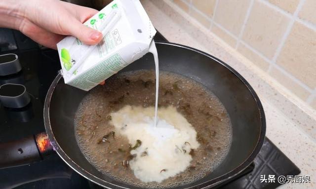 想喝奶茶不用买,教你在家做,1袋牛奶能做三大杯,比买的还好喝