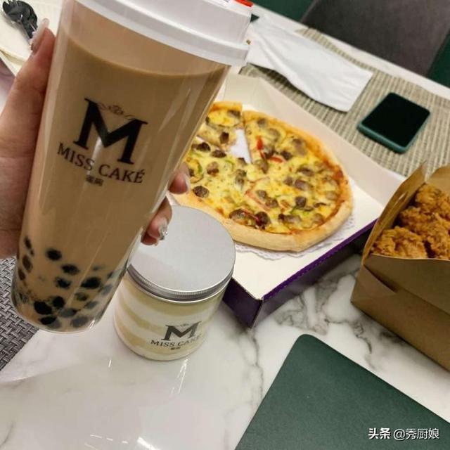 想喝奶茶不用买,教你在家做,1袋牛奶能做三大杯,比买的还好喝