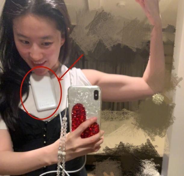 你看过刘亦菲的腹肌吗?《花木兰》导演给了她这样的评价