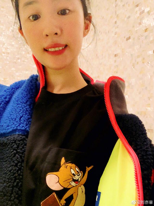 你看过刘亦菲的腹肌吗?《花木兰》导演给了她这样的评价