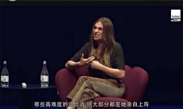 你看过刘亦菲的腹肌吗?《花木兰》导演给了她这样的评价