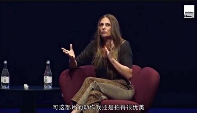 你看过刘亦菲的腹肌吗?《花木兰》导演给了她这样的评价