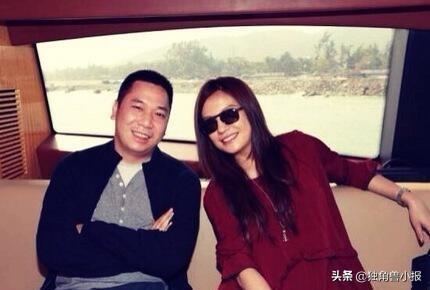 赵薇老公黄有龙发家史:从湖南穷小子到新加坡富商,曾与港姐热恋