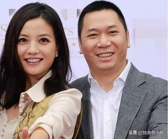 赵薇老公黄有龙发家史:从湖南穷小子到新加坡富商,曾与港姐热恋