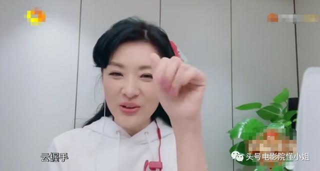 如果不是《声临其境》云录制,不会发现,52岁的周涛这么可爱