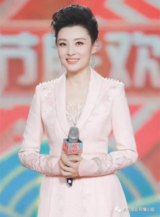 如果不是《声临其境》云录制,不会发现,52岁的周涛这么可爱
