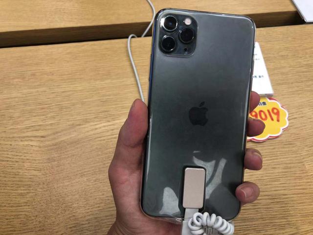 iPhone11Pro Max仅比小米10成本高50美元,售价却贵了4900元