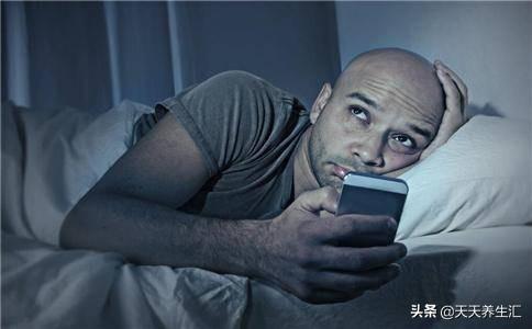 有5个习惯也会助长失眠,有人却就喜欢做,睡眠不好要尽量避免