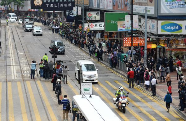 ▲资料图片:2014年12月15日,香港警方完成铜锣湾非法占领区域的清场行动,持续近80天的“占领中环”非法集会也就此告一段落。 (新华社)