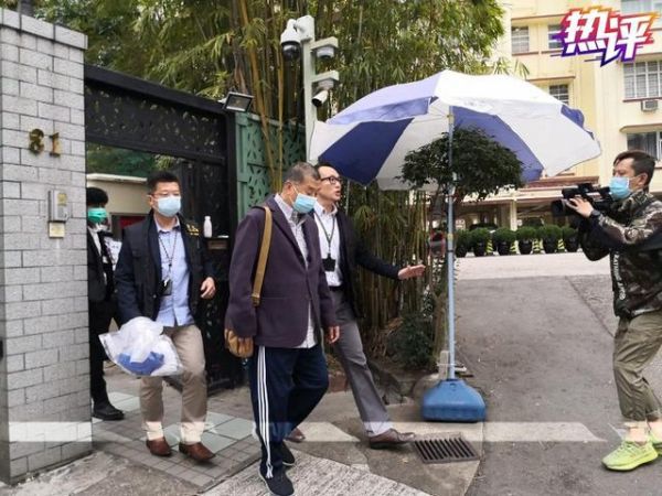 ▲28日早上,香港警方将黎智英带往九龙城警署。(图片源自香港“东网”)