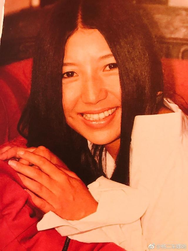 被“下课”,“国际走婚族”杨二车娜姆,现在活成了三毛?