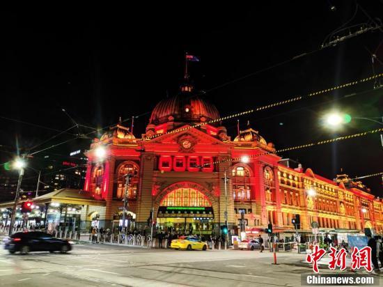 双语新闻:多国举行活动 抗议因新冠疫情歧视华人