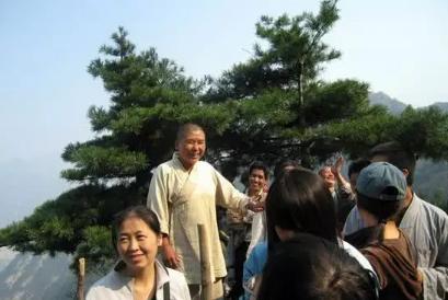 上万人“隐居”终南山,真的是远离世俗吗?当地村民却一直摇头
