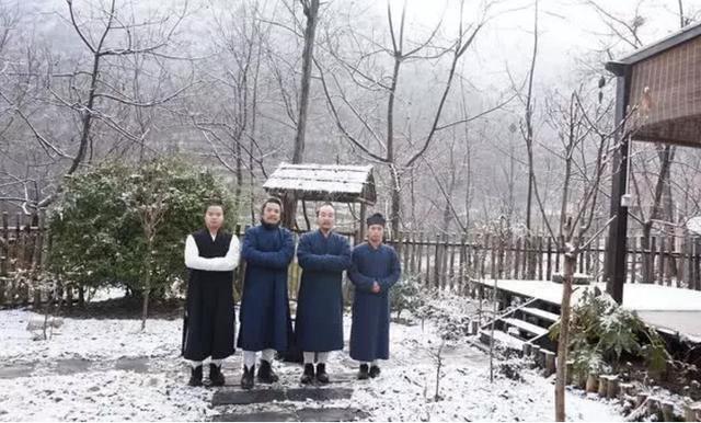 上万人“隐居”终南山,真的是远离世俗吗?当地村民却一直摇头