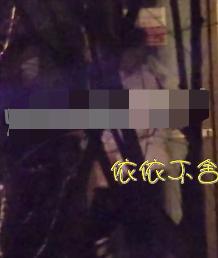 汪峰又去医院探望章子怡了!抱着醒醒尽显父爱,天黑了才不舍离去