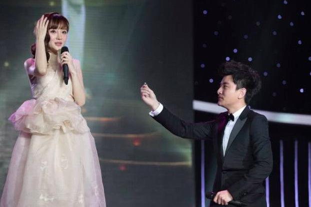 李小璐贾乃亮离婚真实原因!孙杨上综艺爱哭?Baby为何不回应黄晓明