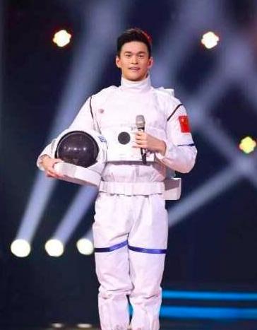李小璐贾乃亮离婚真实原因!孙杨上综艺爱哭?Baby为何不回应黄晓明