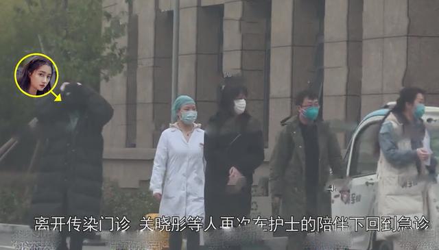 关晓彤携妈妈发热门诊就医,母女全副武装气氛不对劲