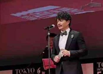 “双料影帝”无人识,“野鸡影帝”天下知,这对影视界是一种讽刺