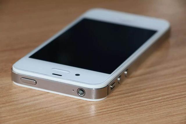 买了快8年,这台iPhone 4S我却还在用,原因有4点