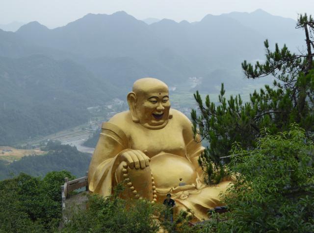 江南也有一悬空寺，与山西恒山悬空寺，并称为“中国南北悬空寺”