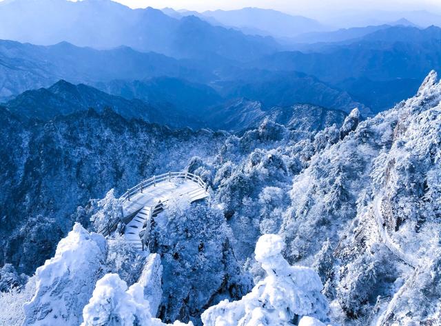 全球黄金最多的山顶!下雪后就成了“云顶天宫”,是老子得道之地