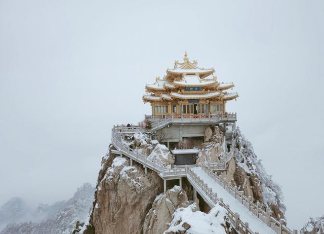 全球黄金最多的山顶!下雪后就成了“云顶天宫”,是老子得道之地