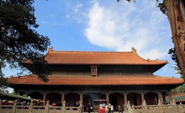 亚洲建造最疯狂的7座寺庙，网友：天才的构思和疯子的大胆