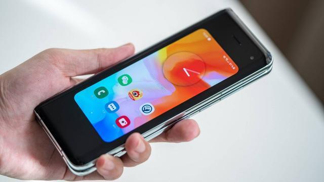 三星王牌价格松动,12G+512G+骁龙855+4380mAh,迎接翻盖新机