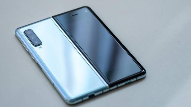 三星王牌价格松动,12G+512G+骁龙855+4380mAh,迎接翻盖新机