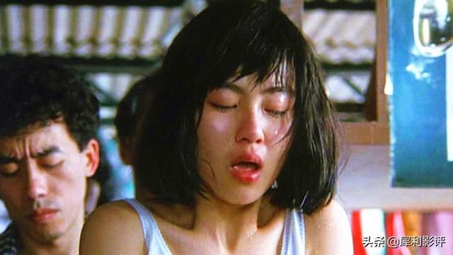 当黑社会侵入校园后,这部电影展示了:一个女学生撕裂的人生