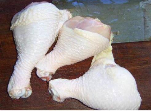 在超市买冷冻的鸡腿时，不要直接拿起就走，这样挑，鸡腿更新鲜