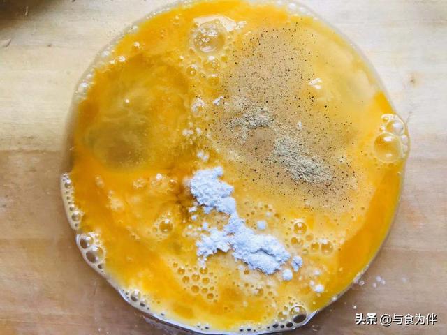 吃了这么多年青椒炒鸡蛋,这样做最下饭,3点窍门,不比饭店差
