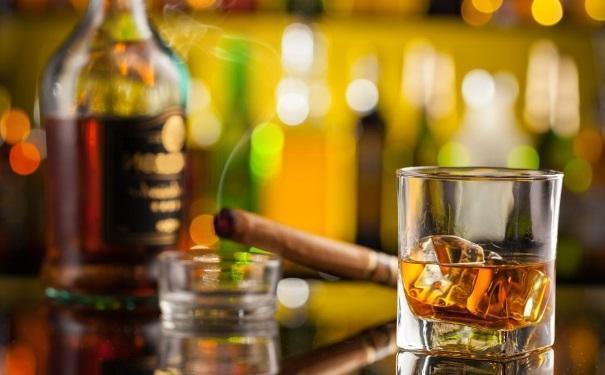 每天“吃饭喝二两酒,饭后一根烟”的人,最后会怎么样?