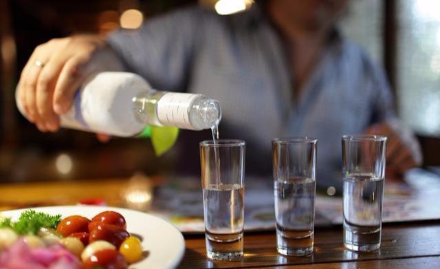 每天“吃饭喝二两酒,饭后一根烟”的人,最后会怎么样?