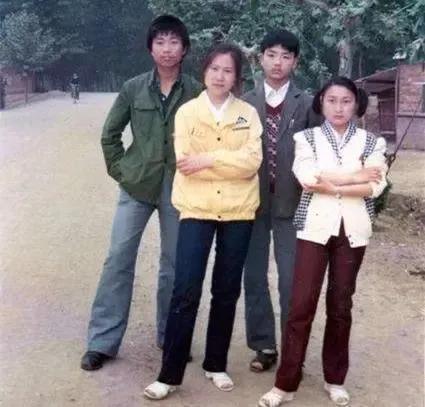 刘强东年轻时的照片,真叫人心酸,网友:这才是真正的白手起家