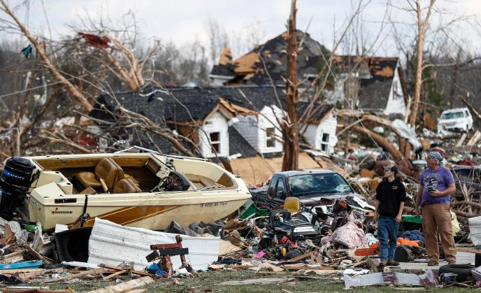美国田纳西州遇龙卷风 25人死亡数百栋建筑被毁