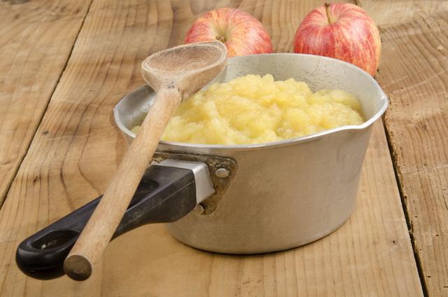苹果煮熟比生吃好？煮熟的苹果营养价值更高？这是真的么？