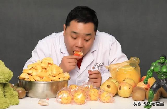 小伙拼多多一百元买7箱水果,开箱后懵了,网友:拼多多良心了?