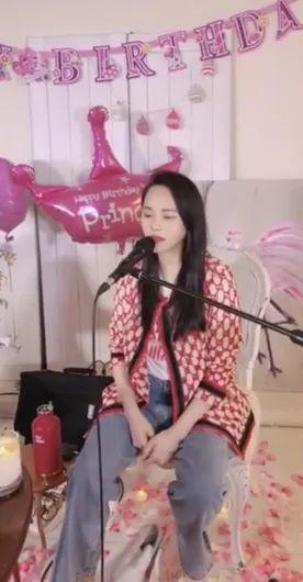 52岁伊能静被嘲老女人,霸气回怼:你母亲没有教育你吗