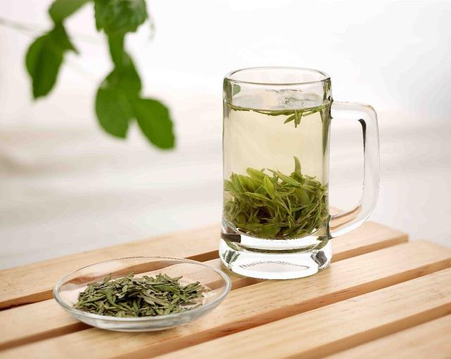 绿茶和白开水哪种更健康?应该喝哪个?